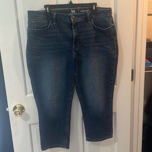 Lee mid-rise capri jeans